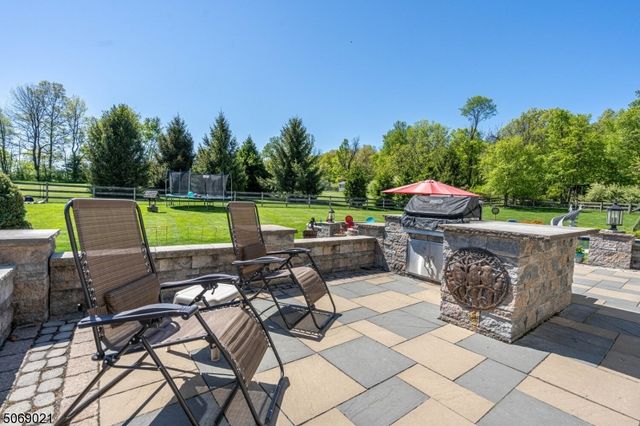 3 Berkshire Way, Holland Twp., NJ 08848