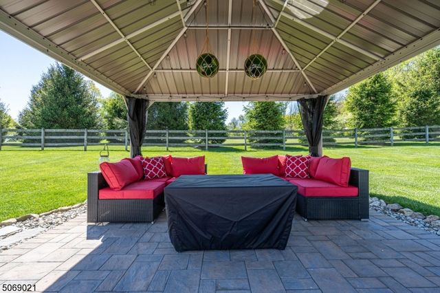 3 Berkshire Way, Holland Twp., NJ 08848