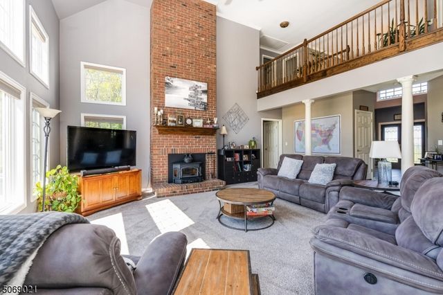 3 Berkshire Way, Holland Twp., NJ 08848