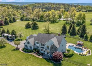 3 Berkshire Way, Holland Twp., NJ 08848