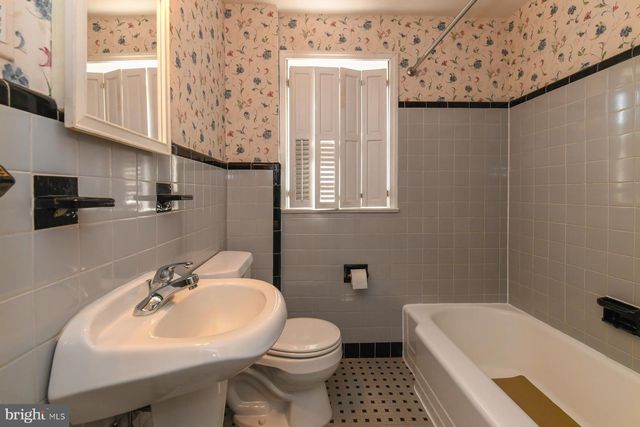 146 N MAPLE ST, Woodbury, NJ 08096