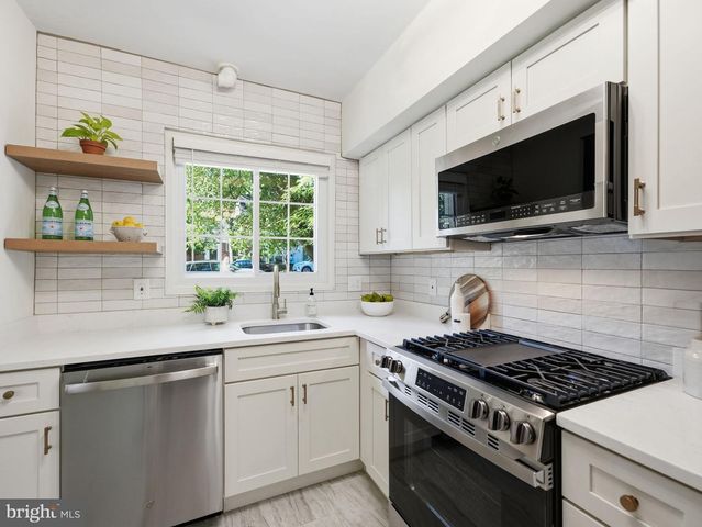 1661 PRESTON RD, Alexandria, VA 22302