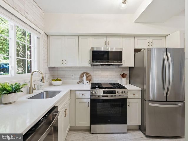 1661 PRESTON RD, Alexandria, VA 22302