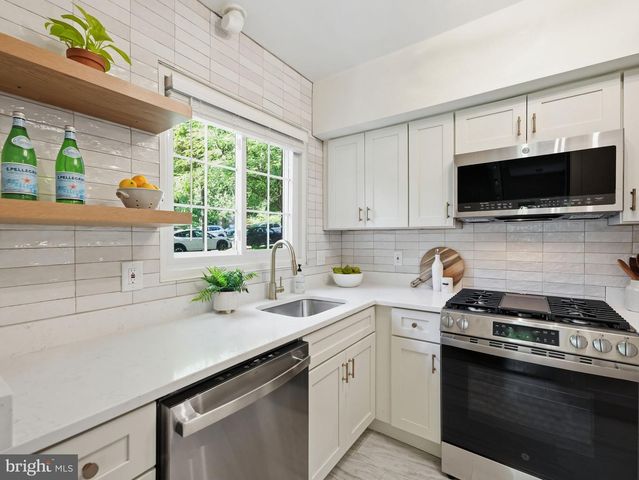 1661 PRESTON RD, Alexandria, VA 22302