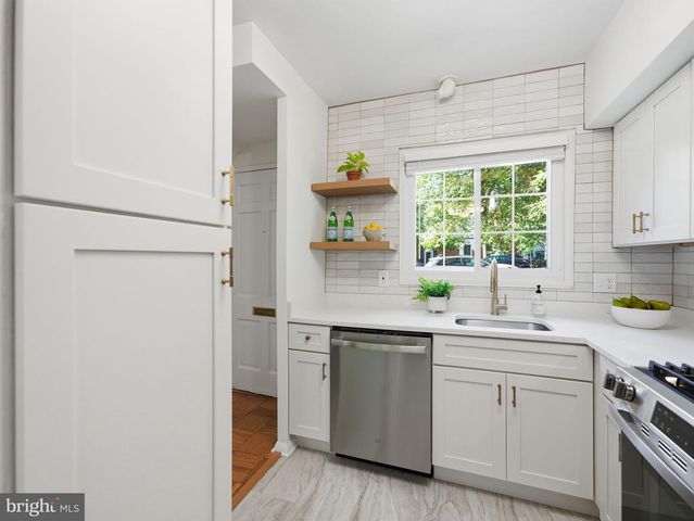 1661 PRESTON RD, Alexandria, VA 22302