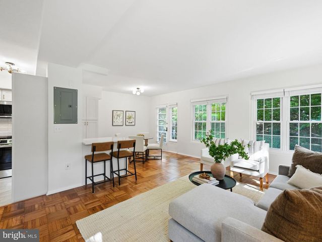 1661 PRESTON RD, Alexandria, VA 22302