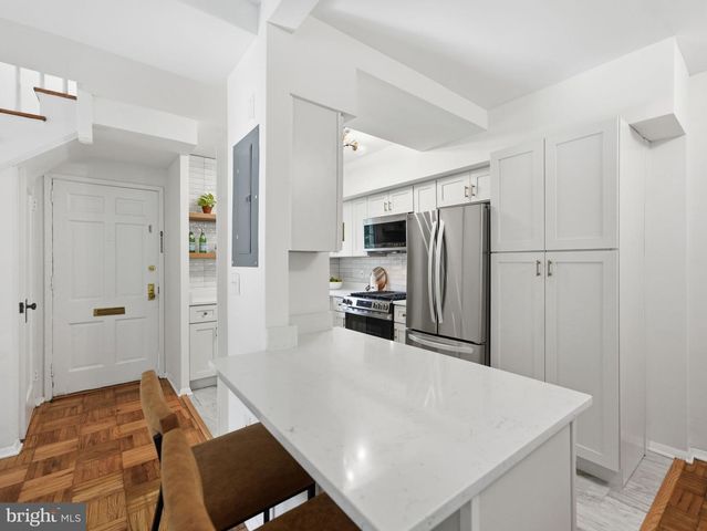 1661 PRESTON RD, Alexandria, VA 22302