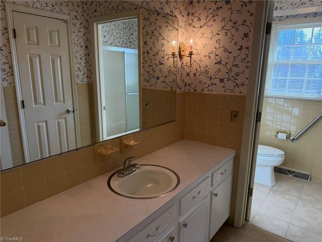 170 Hearthside Drive, Winston-salem, NC 27104