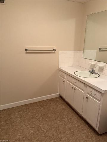 170 Hearthside Drive, Winston-salem, NC 27104