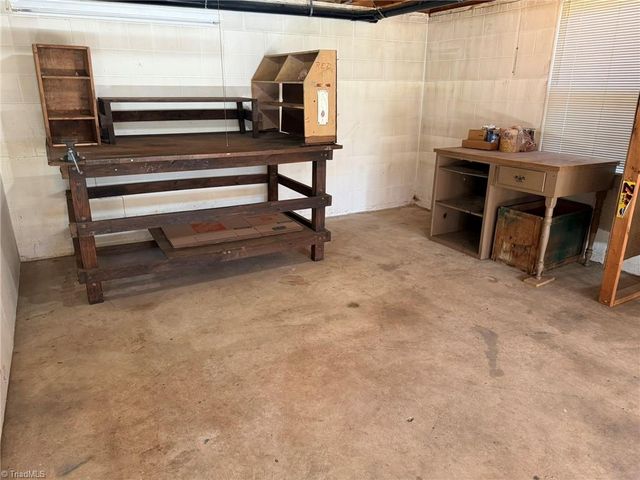 170 Hearthside Drive, Winston-salem, NC 27104