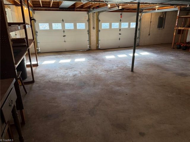 170 Hearthside Drive, Winston-salem, NC 27104