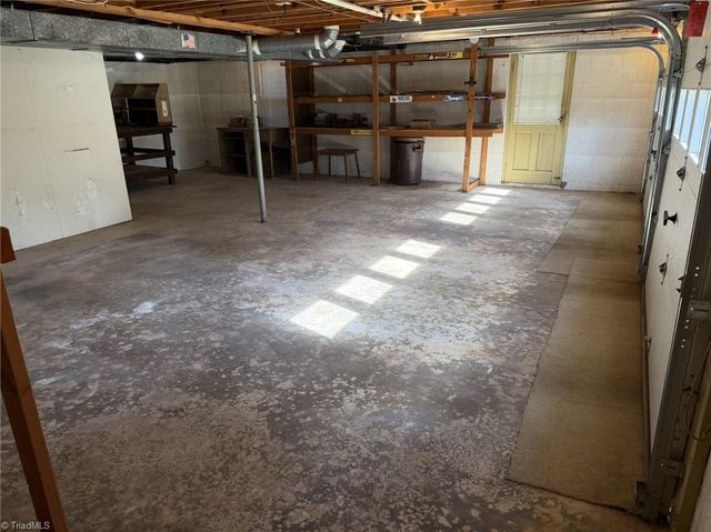 170 Hearthside Drive, Winston-salem, NC 27104