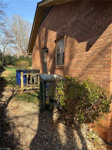 170 Hearthside Drive, Winston-salem, NC 27104