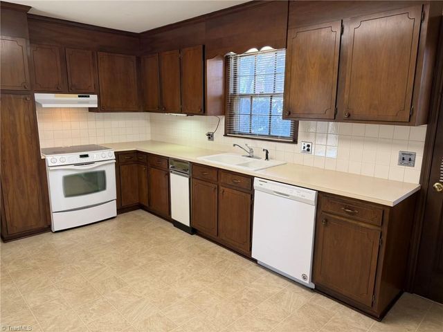 170 Hearthside Drive, Winston-salem, NC 27104