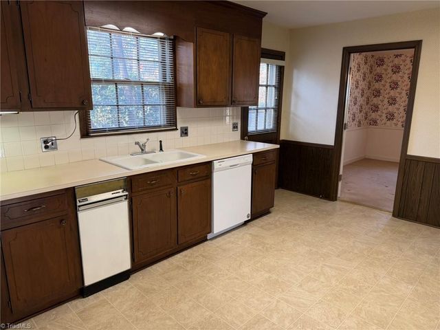 170 Hearthside Drive, Winston-salem, NC 27104