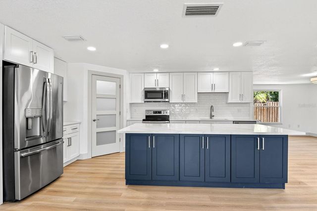 6306 37TH AVENUE W, Bradenton, FL 34209
