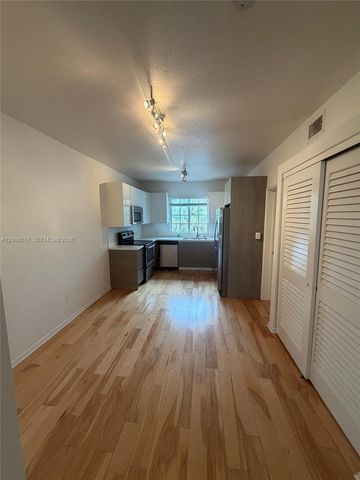2010 Taylor Street 8B, Hollywood, FL 33020