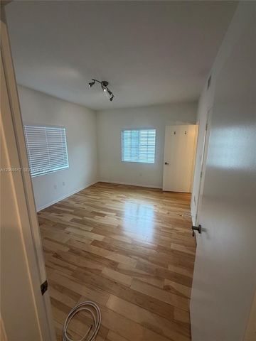 2010 Taylor Street 8B, Hollywood, FL 33020