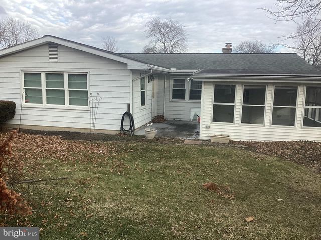 4605 SURREY RD, Harrisburg, PA 17109