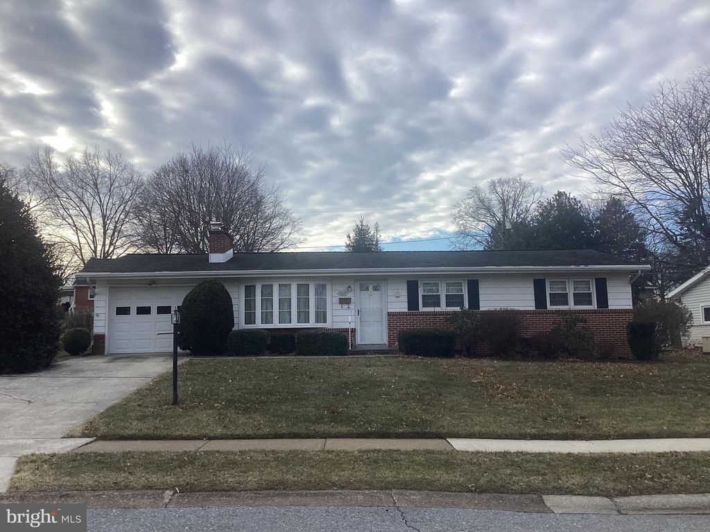 4605 SURREY RD, Harrisburg, PA 17109