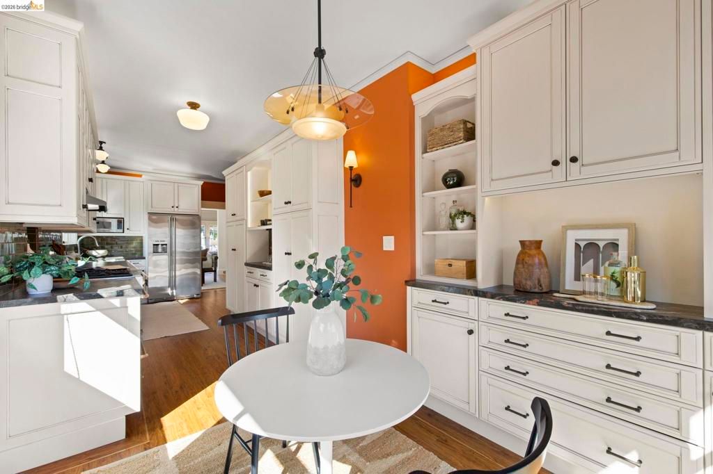 Image 22 of property listing at 958 Alma Place, Oakland, CA 94610