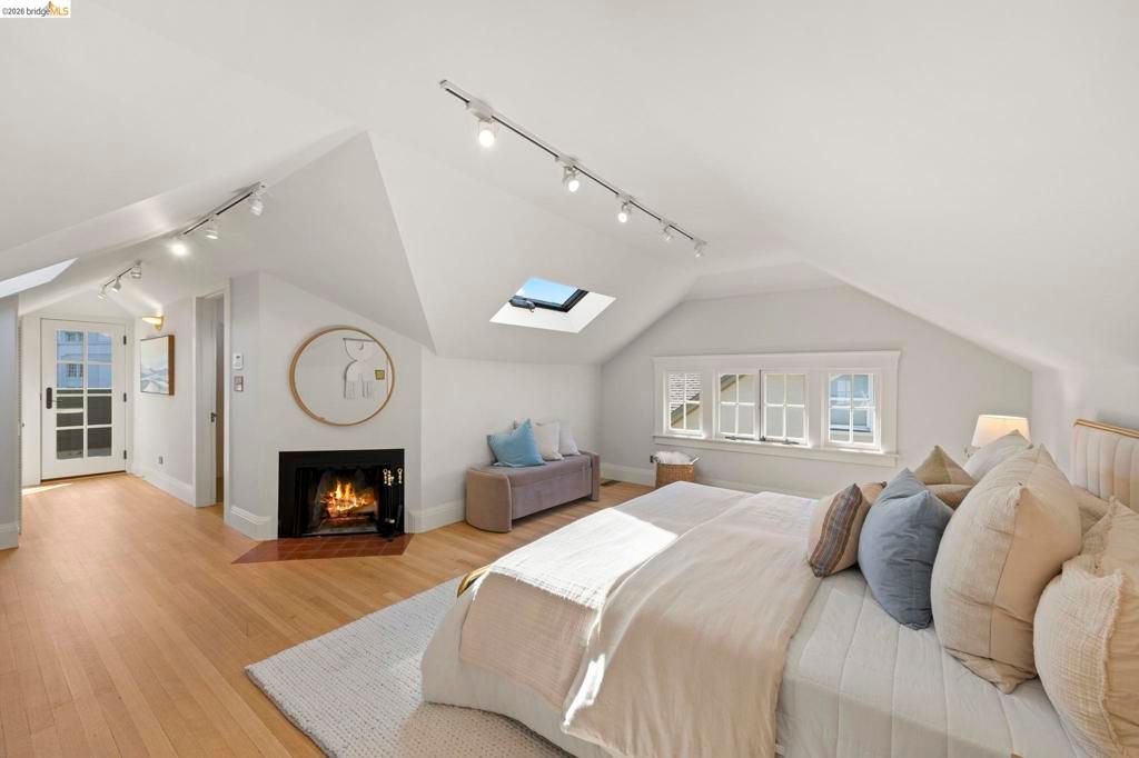 Image 26 of property listing at 958 Alma Place, Oakland, CA 94610