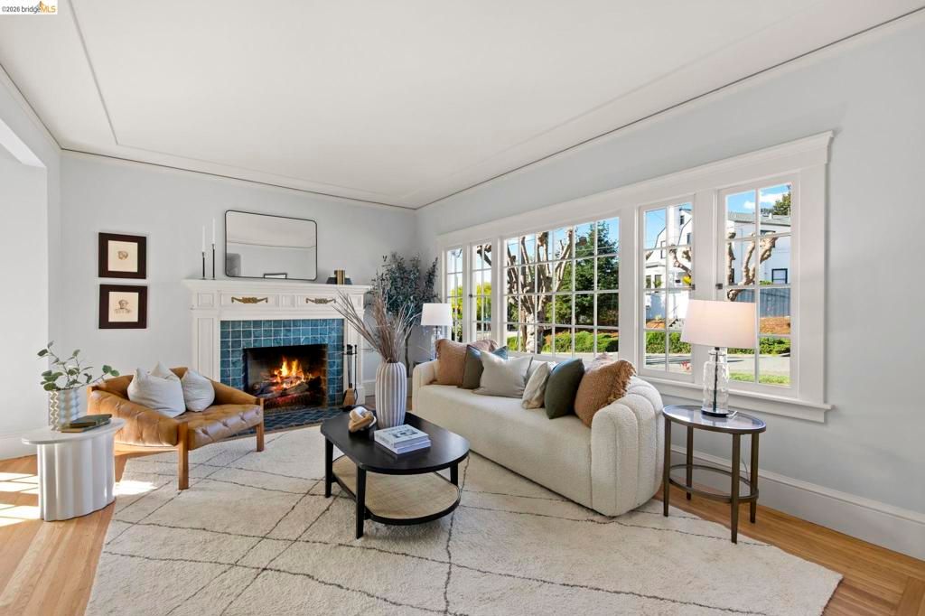 Image 3 of property listing at 958 Alma Place, Oakland, CA 94610