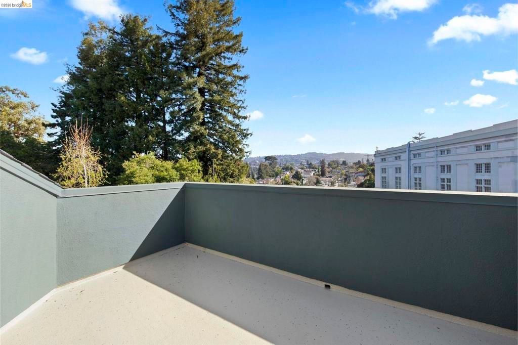 Image 32 of property listing at 958 Alma Place, Oakland, CA 94610