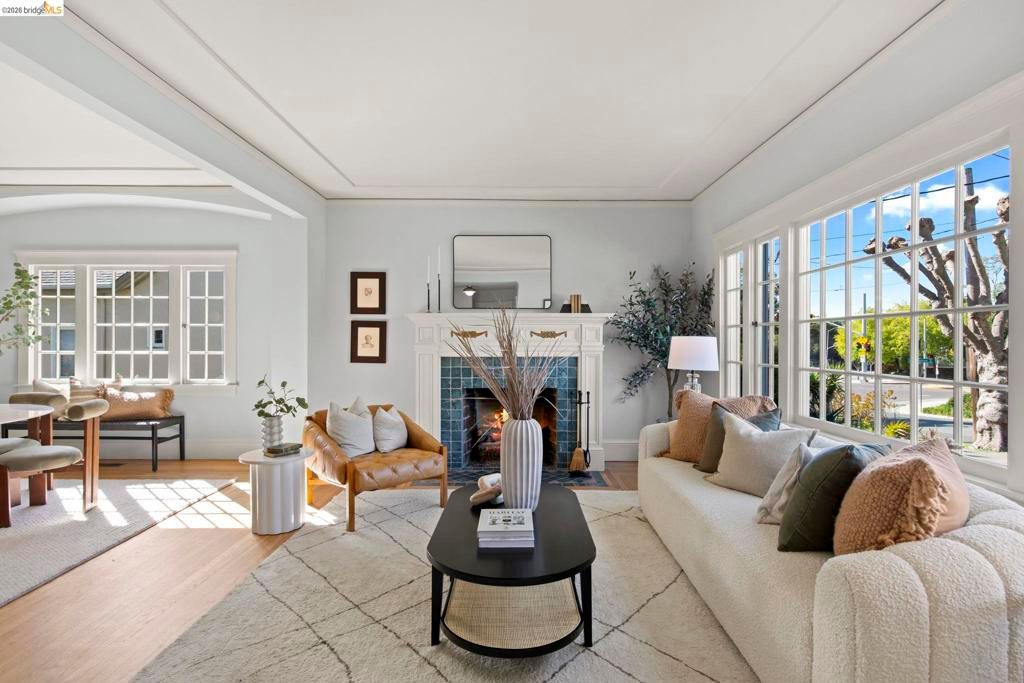 Image 4 of property listing at 958 Alma Place, Oakland, CA 94610