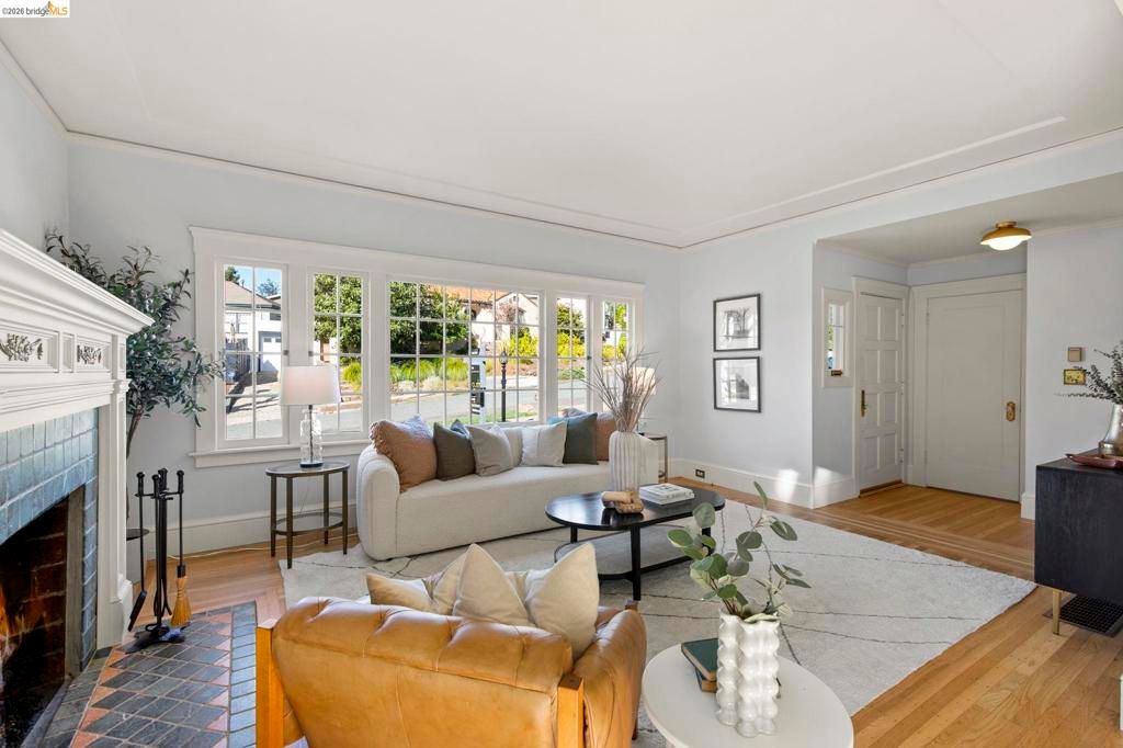 Image 6 of property listing at 958 Alma Place, Oakland, CA 94610