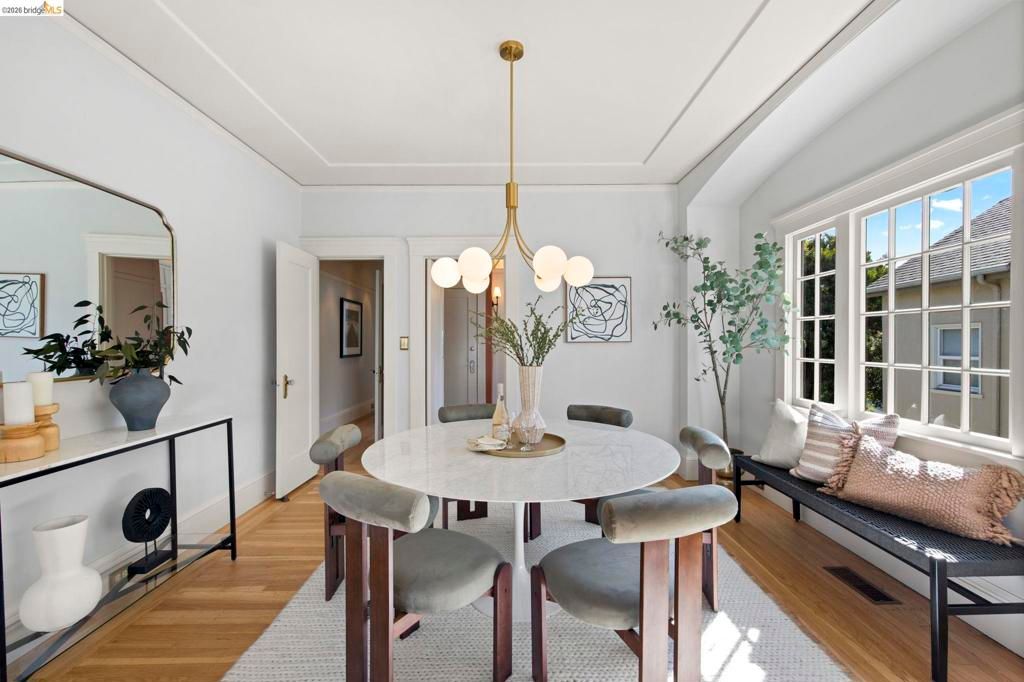 Image 9 of property listing at 958 Alma Place, Oakland, CA 94610