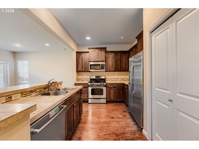 3999 Se LONE OAK St, Hillsboro, OR 97123