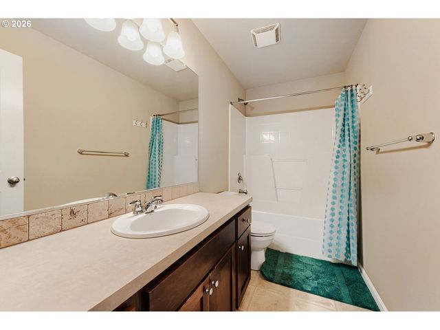 3999 Se LONE OAK St, Hillsboro, OR 97123