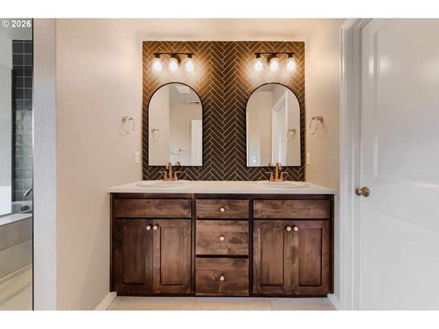 3999 Se LONE OAK St, Hillsboro, OR 97123