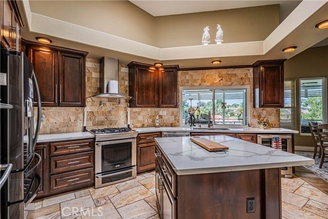 30525 Greenbrook Place, Canyon Lake, CA 92587