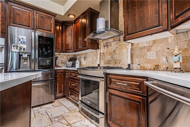 30525 Greenbrook Place, Canyon Lake, CA 92587