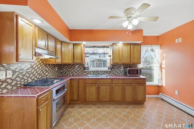 10 Russell Road, Norwich, CT 06360