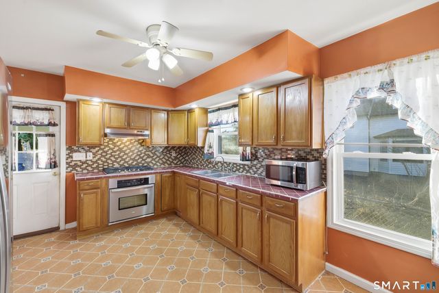 10 Russell Road, Norwich, CT 06360