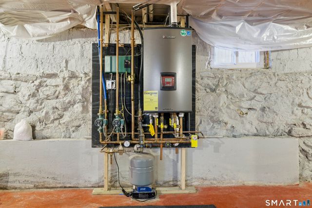 10 Russell Road, Norwich, CT 06360