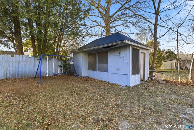 10 Russell Road, Norwich, CT 06360