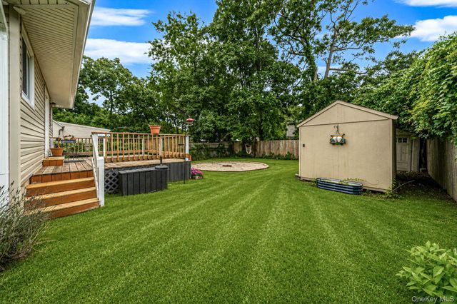 24 trafalgar Drive, Shirley, NY 11967