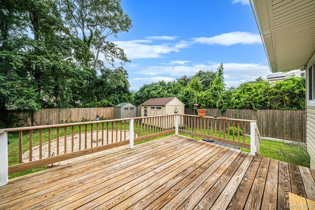 24 trafalgar Drive, Shirley, NY 11967