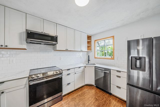 24 trafalgar Drive, Shirley, NY 11967