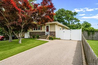 24 trafalgar Drive, Shirley, NY 11967