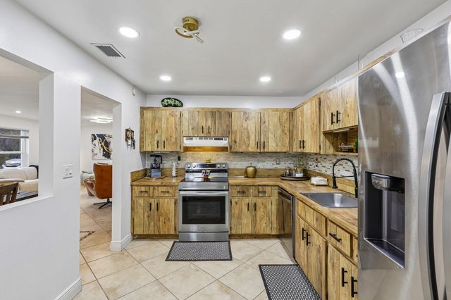 2075 SW 72ND Avenue, Davie, FL 33317