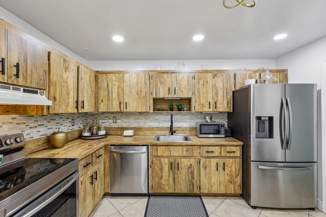 2075 SW 72ND Avenue, Davie, FL 33317