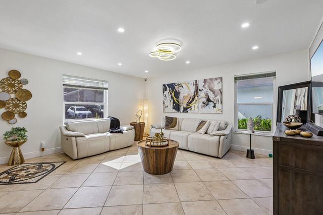 2075 SW 72ND Avenue, Davie, FL 33317