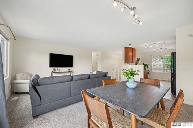 19520 Laci Street, Omaha, NE 68135