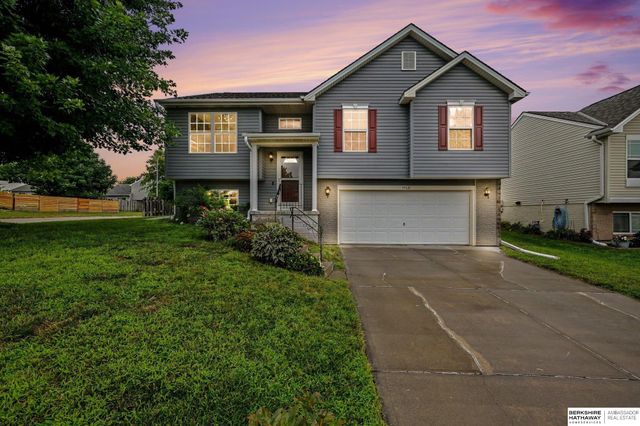 19520 Laci Street, Omaha, NE 68135