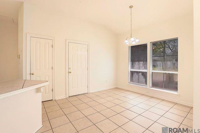 212 Springhaven Dr, Baton Rouge, LA 70810